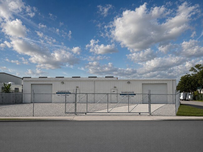 More details for 6229 Dixie Dr, Houston, TX - Industrial for Sale