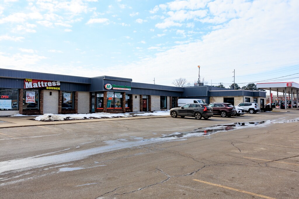 6323 W Saginaw Hwy, Lansing, MI à louer Photo principale- Image 1 de 13