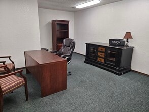 2 E 11th St, Edmond, OK for lease Interior Photo- Image 2 of 3