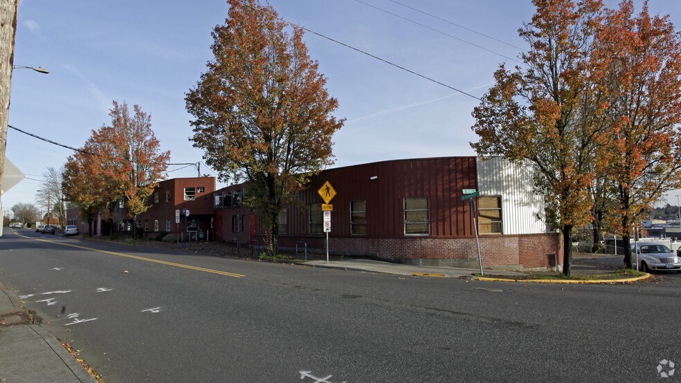 5040 SE Milwaukie Ave, Portland, OR à louer - Photo du bâtiment - Image 3 de 6