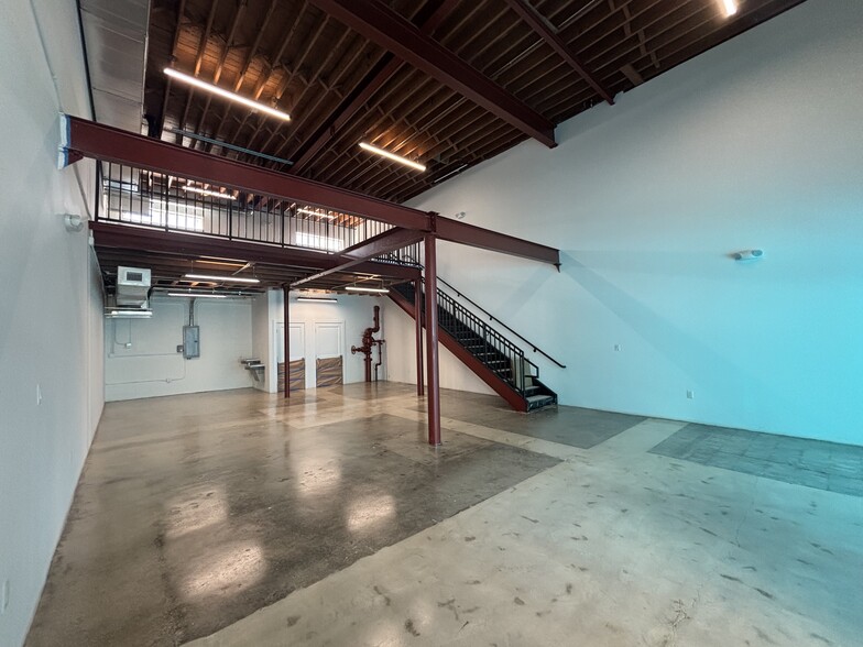 300 NW 29th St, Miami, FL for lease - Building Photo - Image 3 of 10