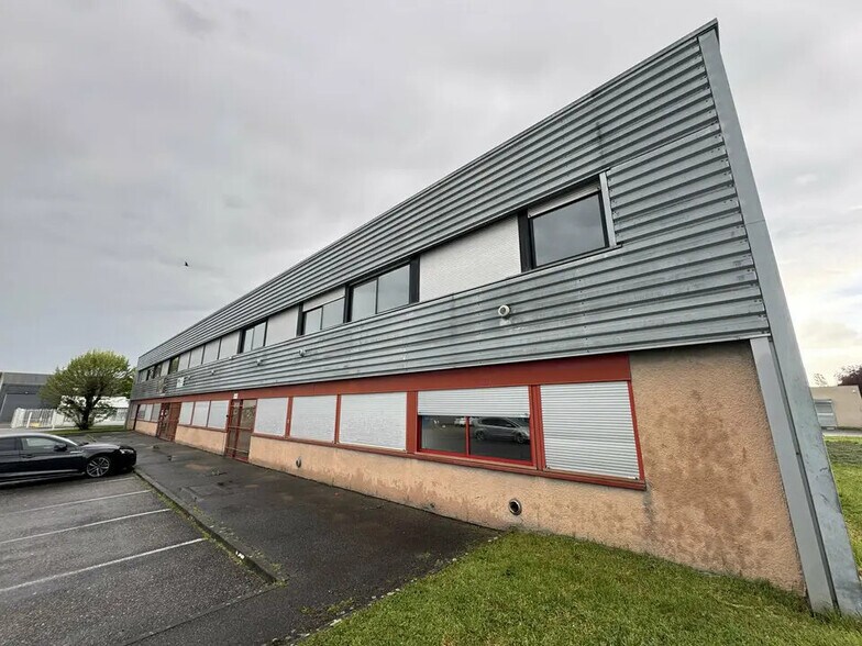 Flex dans Vaulx-en-Velin à louer - Photo du bâtiment - Image 3 de 5