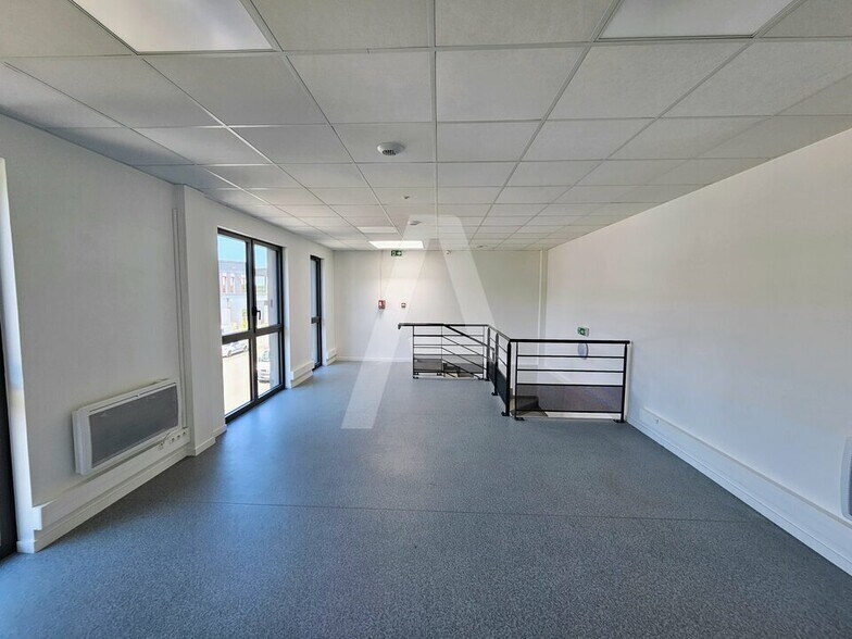 13 Rue De La Porte Neuve, Feucherolles for lease - Interior Photo - Image 3 of 9