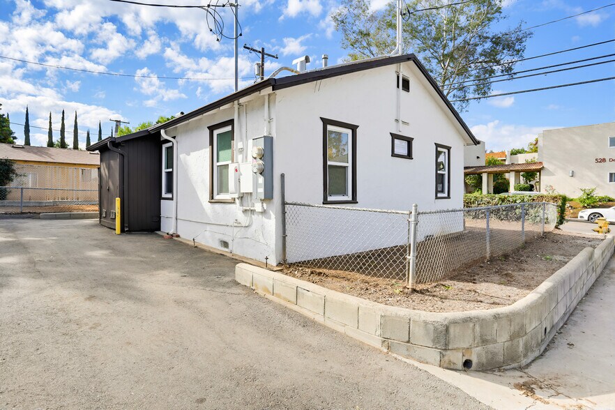537 De Luz Rd, Fallbrook, CA à vendre - Photo du bâtiment - Image 3 de 11