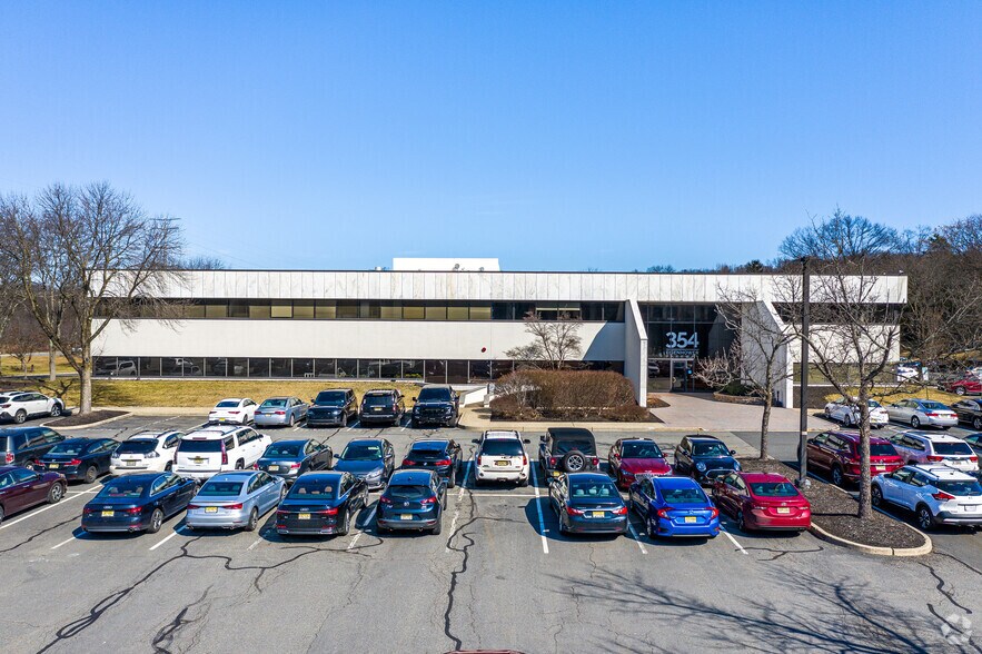 354 Eisenhower Pky, Livingston, NJ à louer - Photo du bâtiment - Image 2 de 12