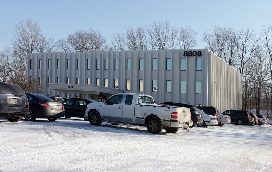 8801 N Meridian St, Indianapolis, IN à louer - Photo principale - Image 3 de 6