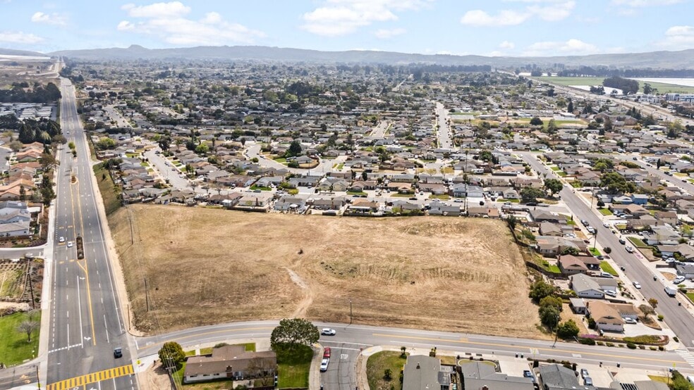 400 Waller, Santa Maria, CA à vendre - Aérien - Image 2 de 11
