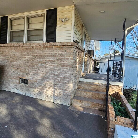 1809 Golden Springs Rd, Anniston, AL à louer - Photo du bâtiment - Image 2 de 3