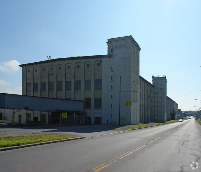 901-1001 Broad St, Utica, NY for lease - Building Photo - Image 3 of 8