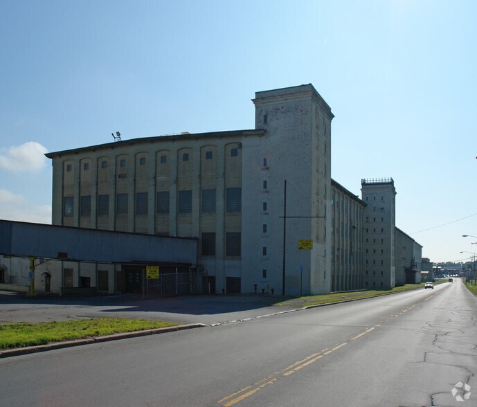901-1001 Broad St, Utica, NY à louer - Photo du bâtiment - Image 3 de 8