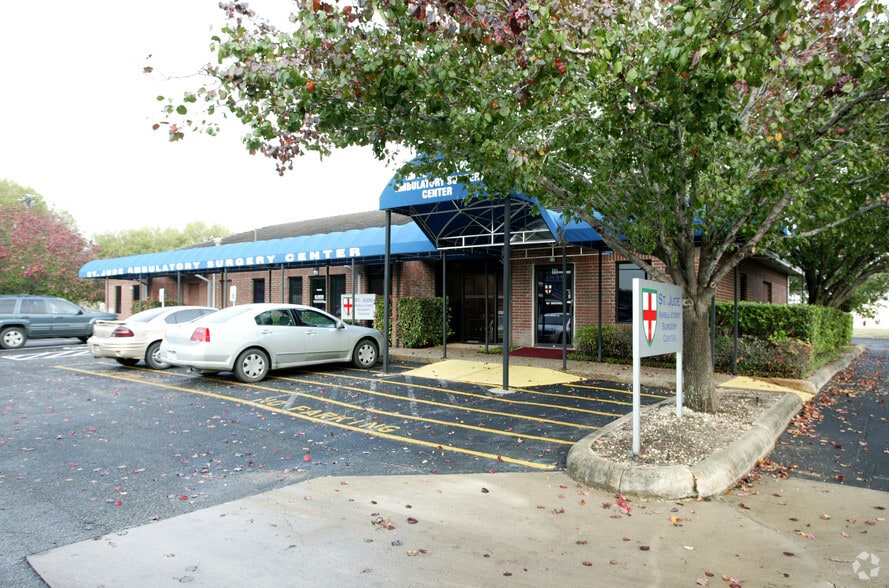 4025 E Southcross Blvd, San Antonio, TX à vendre - Photo principale - Image 1 de 2