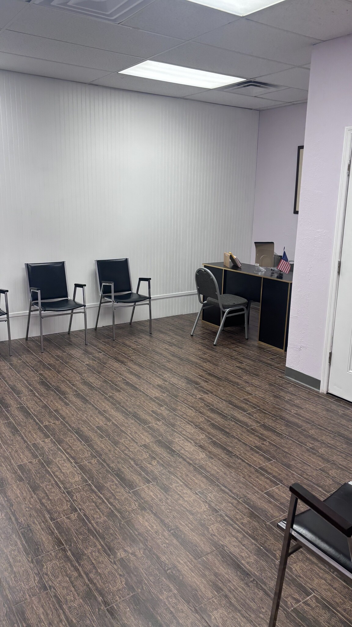 210-220 W Brandon Blvd, Brandon, FL for lease Interior Photo- Image 1 of 5