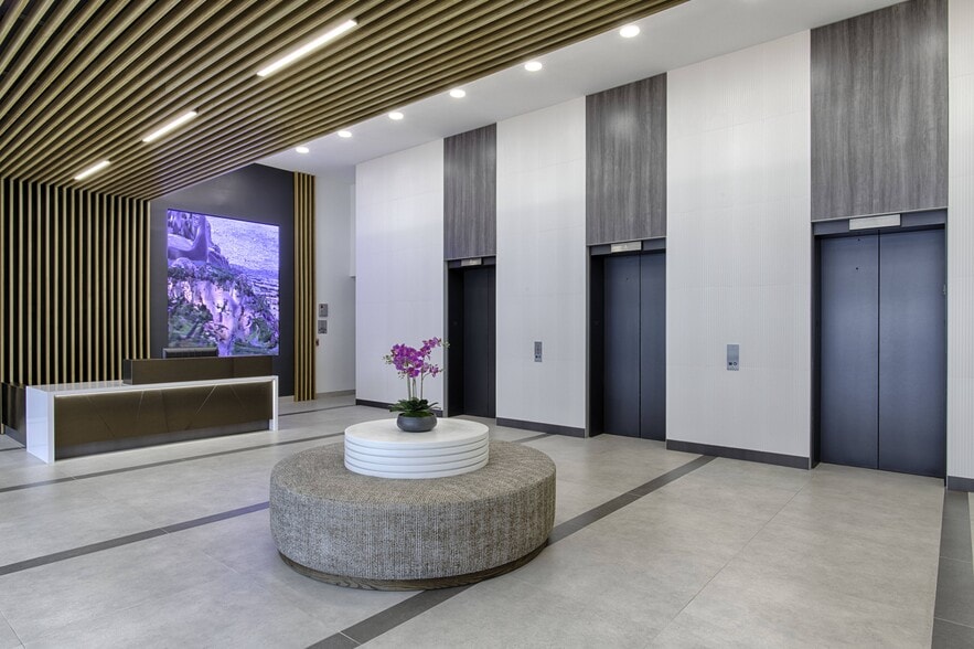 100 N Central Expy, Richardson, TX for lease - Lobby - Image 3 of 31