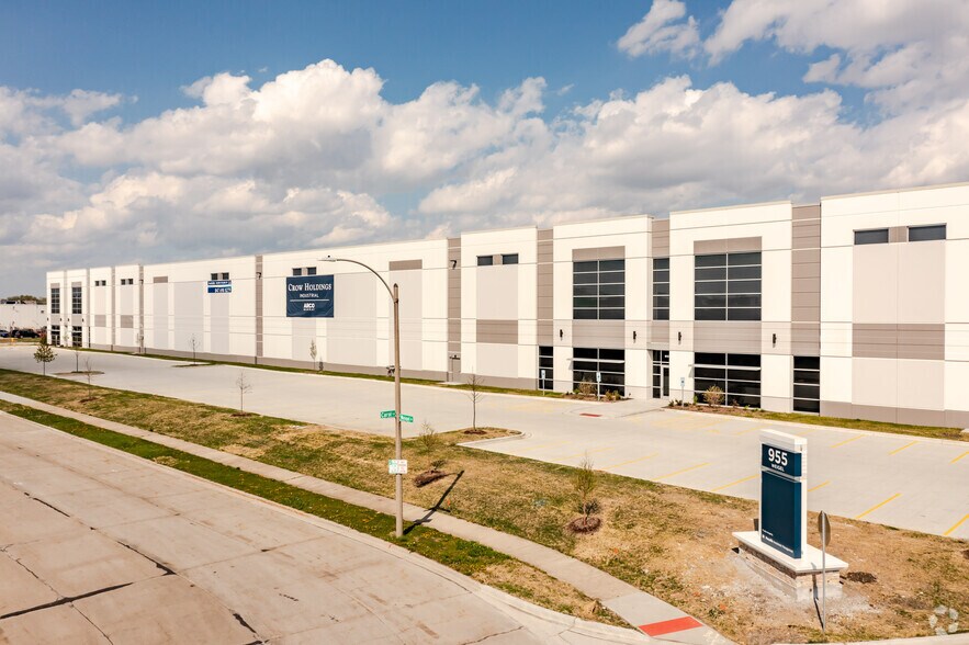 955 Weigel Ave, Elmhurst, IL for lease - Building Photo - Image 2 of 6