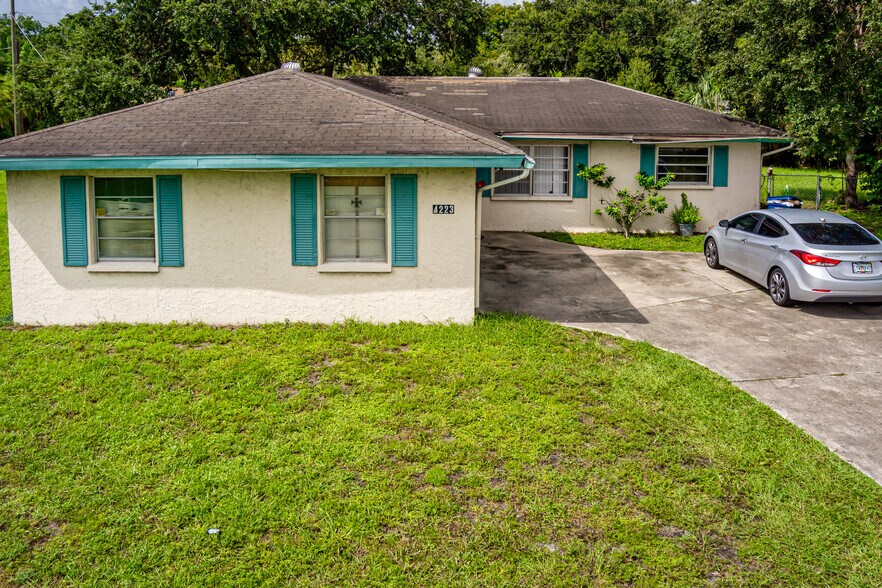 4223 53rd Ave E, Bradenton, FL à louer - Photo du bâtiment - Image 3 de 9