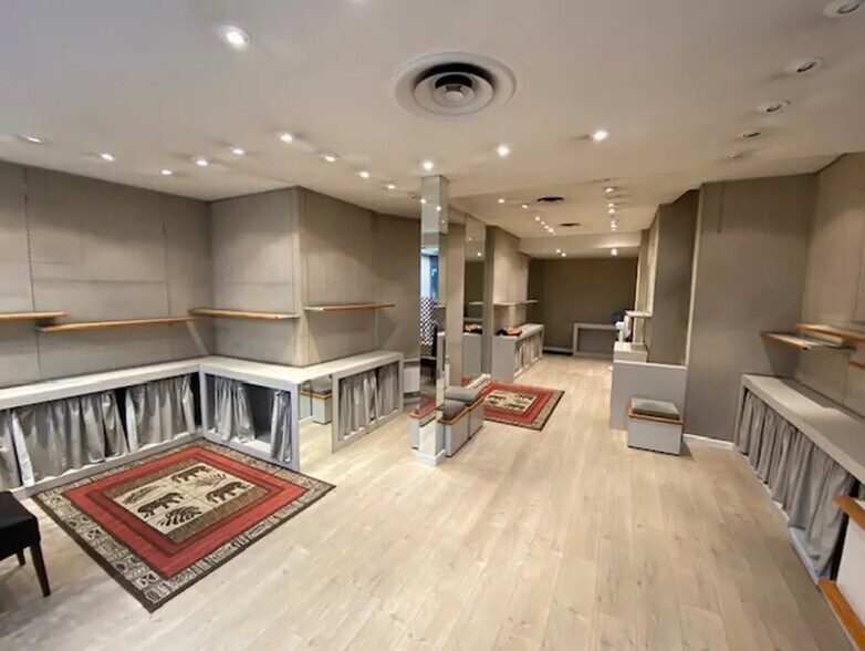Retail in Paris for lease - Building Photo - Image 3 of 7