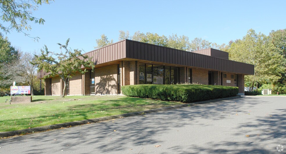 220 Farmington Ave, Farmington, CT à louer - Photo du bâtiment - Image 2 de 5