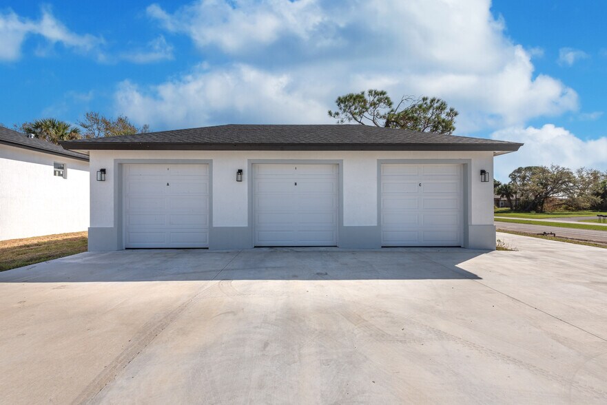 260 Rotonda Blvd W, Rotonda West, FL à vendre - Photo du bâtiment - Image 3 de 31