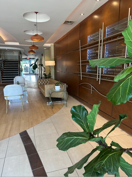 850 Harbourside Dr, North Vancouver, BC for lease - Building Photo - Image 2 of 5