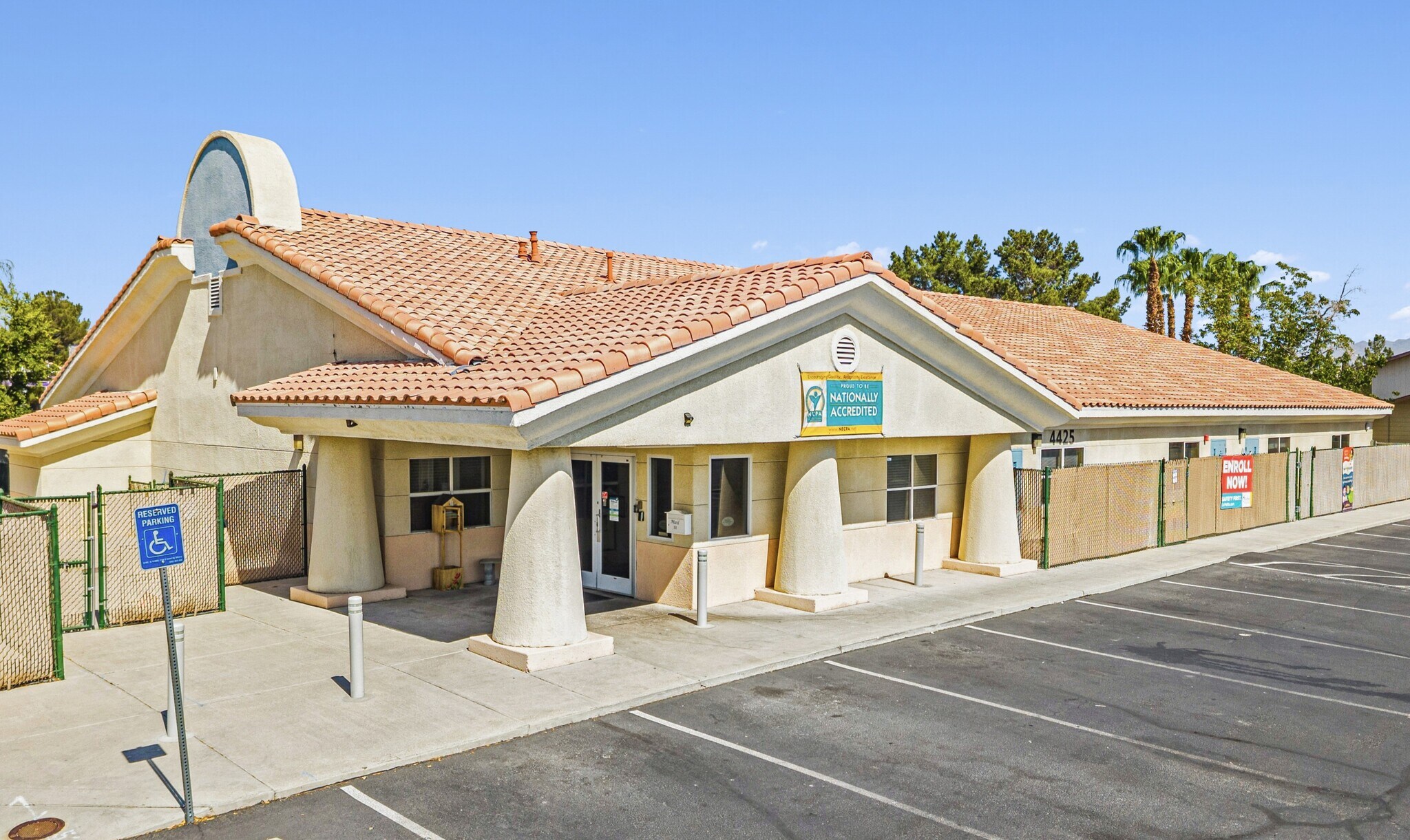 4425 Simmons St, North Las Vegas, NV à vendre Photo du bâtiment- Image 1 de 6