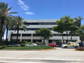 18305 Biscayne Blvd, Aventura, FL for lease Interior Photo- Image 1 of 22