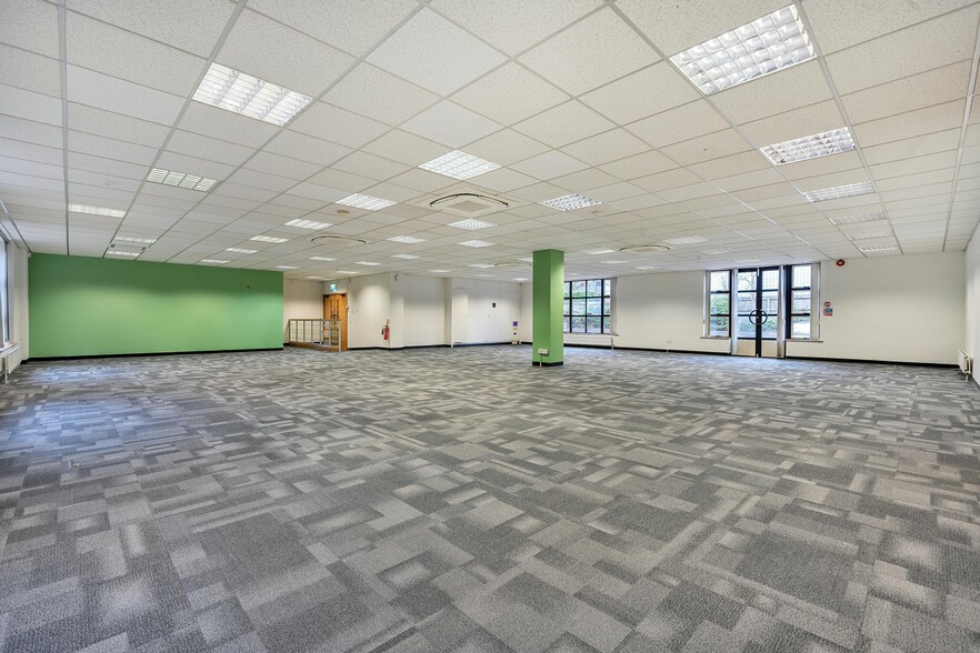 Mark Rd, Hemel Hempstead for lease - Interior Photo - Image 2 of 13