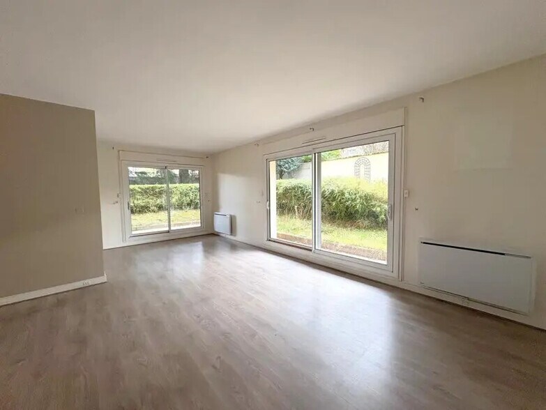 Office in Saint-Germain-en-Laye for sale - Interior Photo - Image 2 of 11