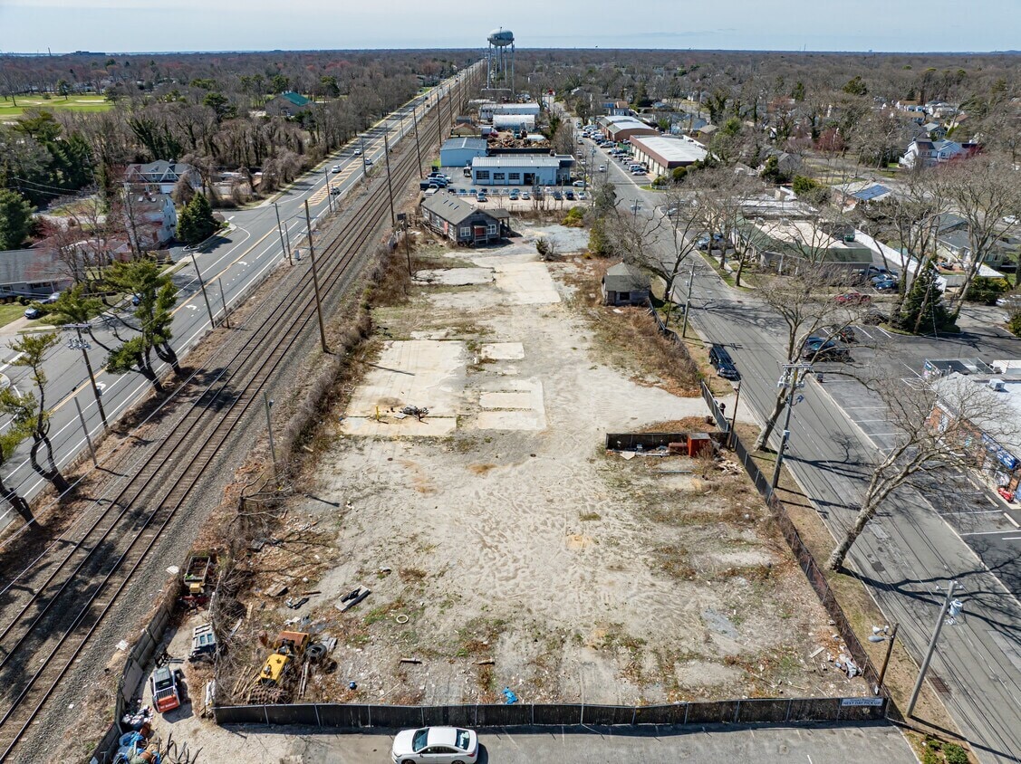 245 Orinoco Dr, Brightwaters, NY à vendre Photo du bâtiment- Image 1 de 6