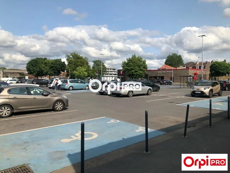 Commerce de détail dans Loos à louer - Photo du bâtiment - Image 3 de 4