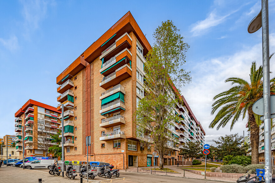 Multifamily in Barcelona, BAR for sale - Primary Photo - Image 1 of 2