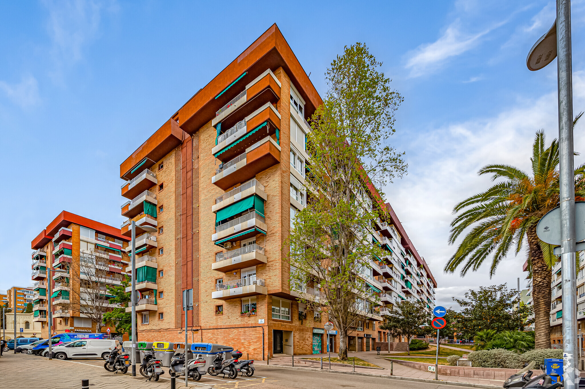 Multifamily in Barcelona, BAR for sale Primary Photo- Image 1 of 3