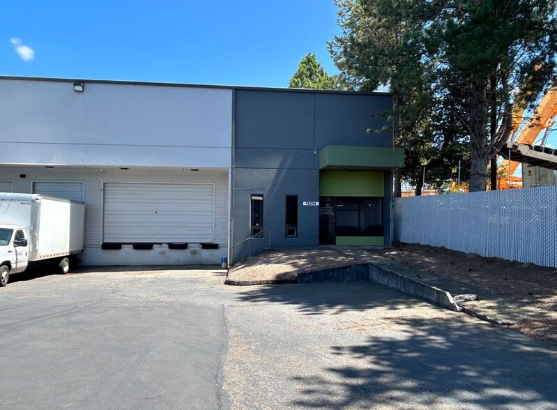 13200-13214 NE Whitaker Way, Portland, OR for lease - Building Photo - Image 3 of 3