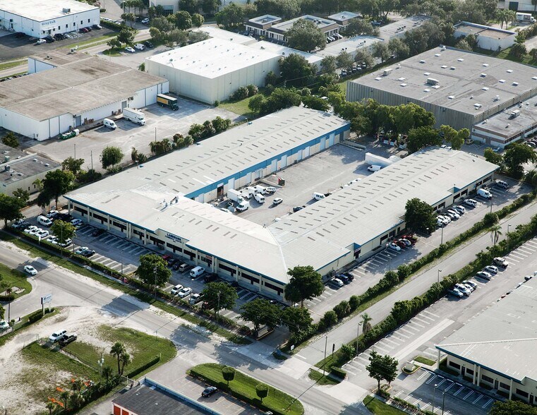 1100 N Florida Mango Rd, West Palm Beach, FL à louer - Photo du bâtiment - Image 3 de 28