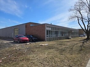 2720 Rue Duchesneau, Montréal, QC for lease Building Photo- Image 2 of 3