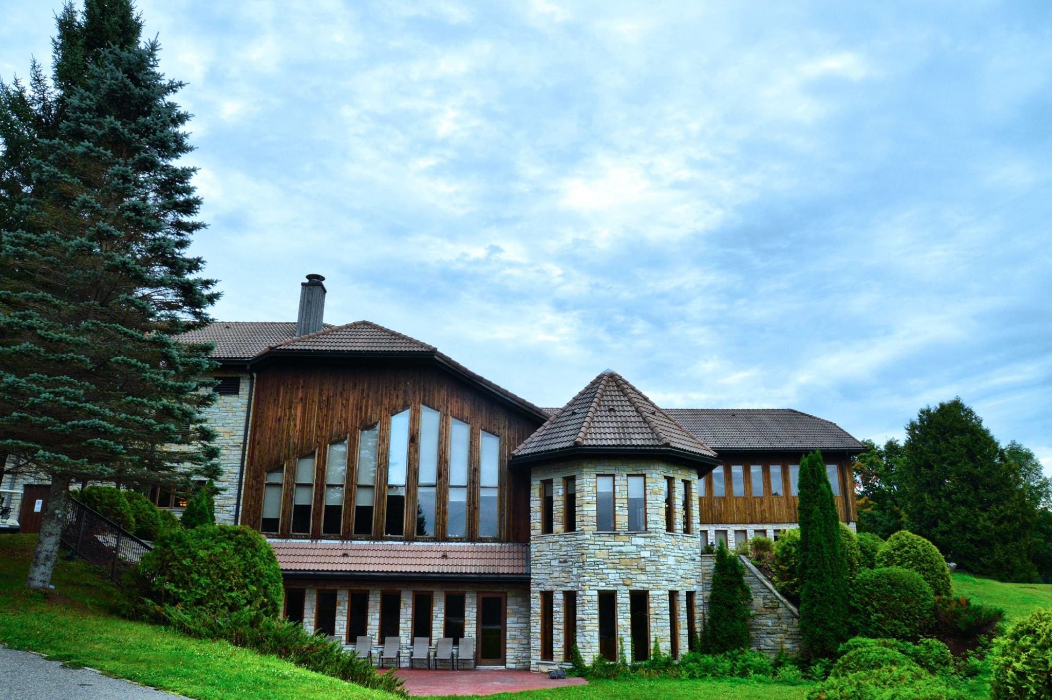 2255 Rte 327, Grenville-sur-la-rouge, QC for sale Primary Photo- Image 1 of 10