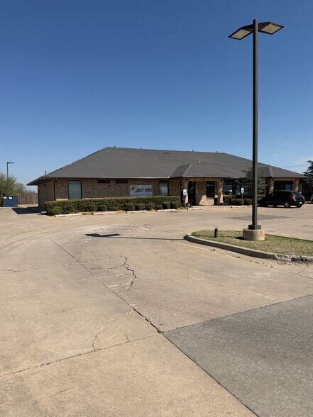 2921 SW 89th St, Oklahoma City, OK à vendre - Photo du bâtiment - Image 2 de 6