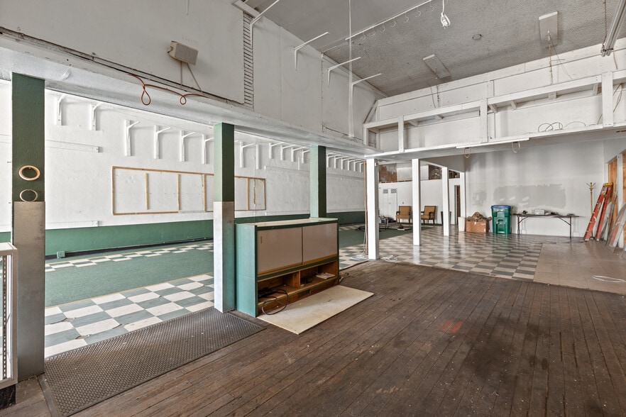 Two Historic Commercial Buildings portfolio of 2 properties for sale on LoopNet.ca - Building Photo - Image 3 of 12