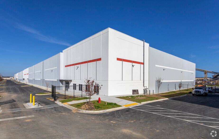 4501 Curtis Ave, Baltimore, MD for lease - Building Photo - Image 2 of 19