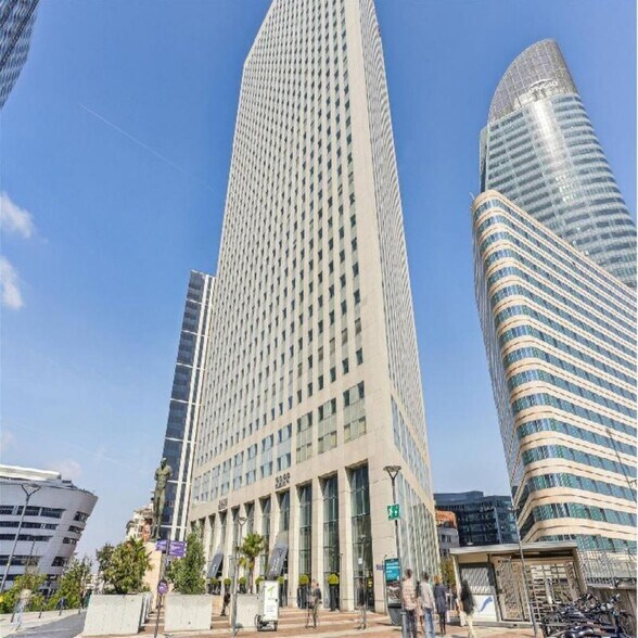 9-17 Allee De L'Arche, Courbevoie à louer - Photo du bâtiment - Image 2 de 21