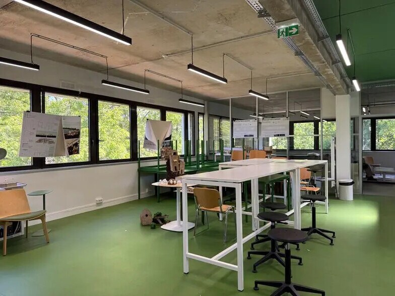 Office in Bordeaux for lease - Interior Photo - Image 3 of 5