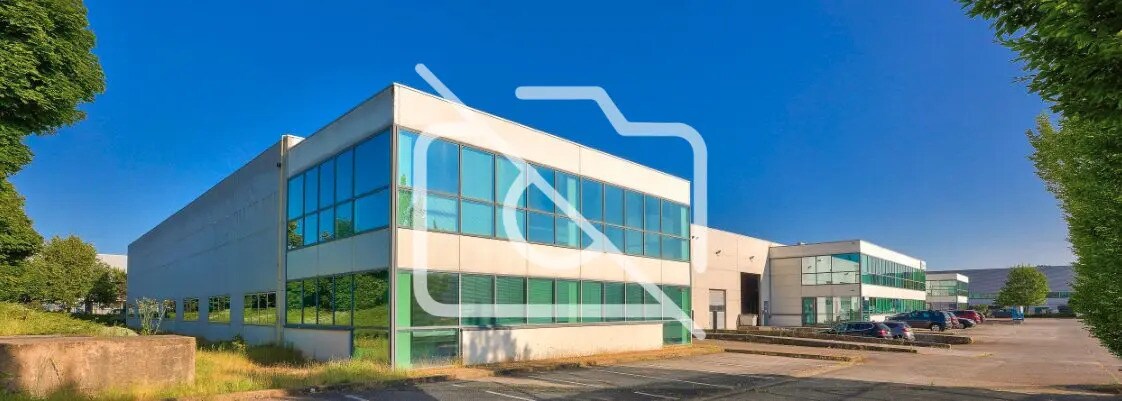 Office in Chilly-Mazarin for lease Primary Photo- Image 1 of 11