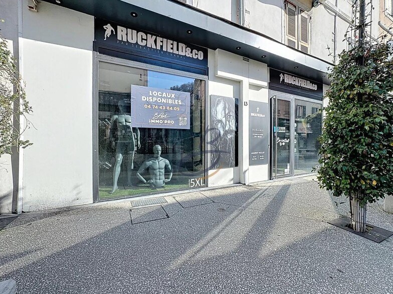Retail in Bourgoin-Jallieu for lease - Building Photo - Image 1 of 7