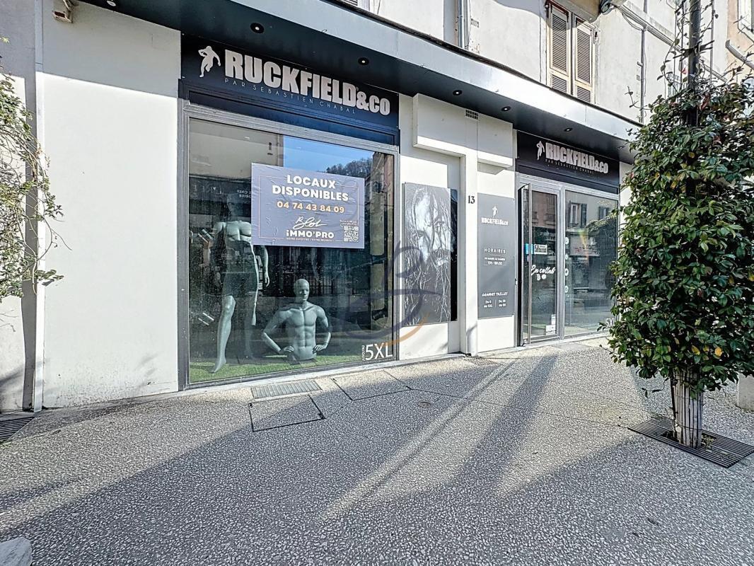 Retail in Bourgoin-Jallieu for lease Building Photo- Image 1 of 8