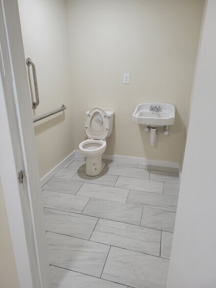 815 Dinwiddie Ave, Richmond, VA à vendre - Photo du bâtiment - Image 2 de 14