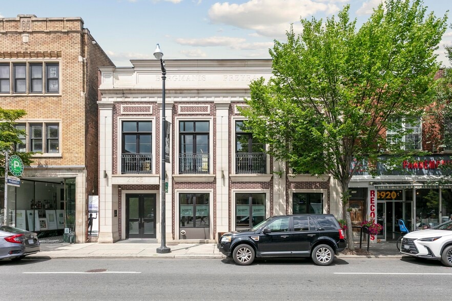 2926 Dundas St W, Toronto, ON for sale - Building Photo - Image 1 of 5