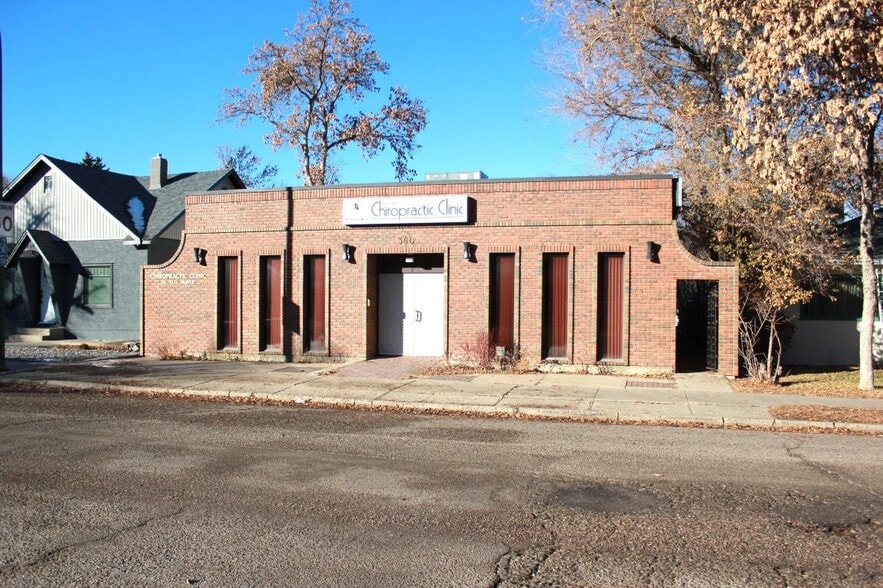 360 2 St SE, Medicine Hat, AB for sale - Primary Photo - Image 1 of 2