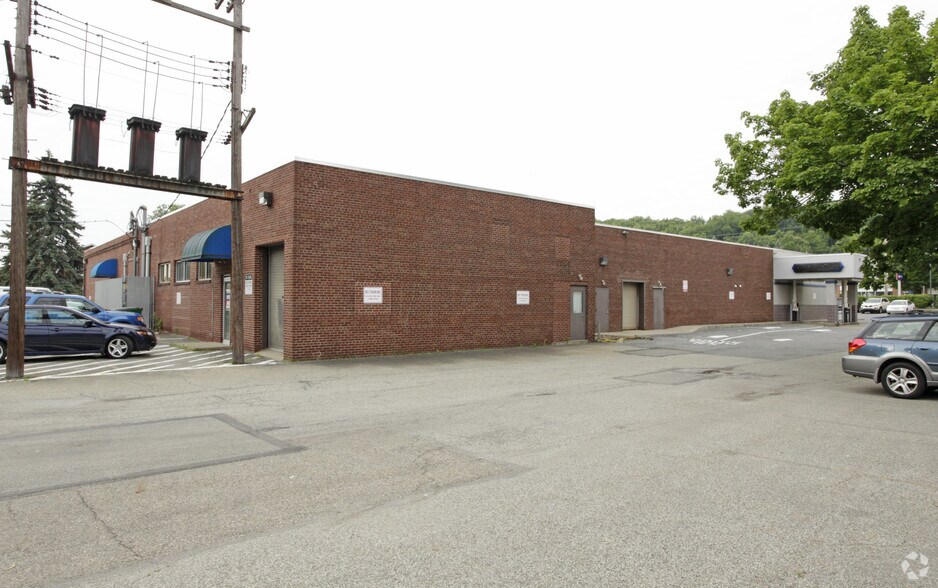 1615 Lincoln Way, White Oak, PA à louer - Photo du bâtiment - Image 2 de 26