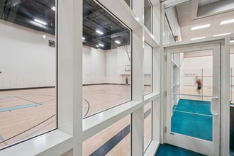 325 E 60th St, New York, NY for lease Interior Photo- Image 2 of 13