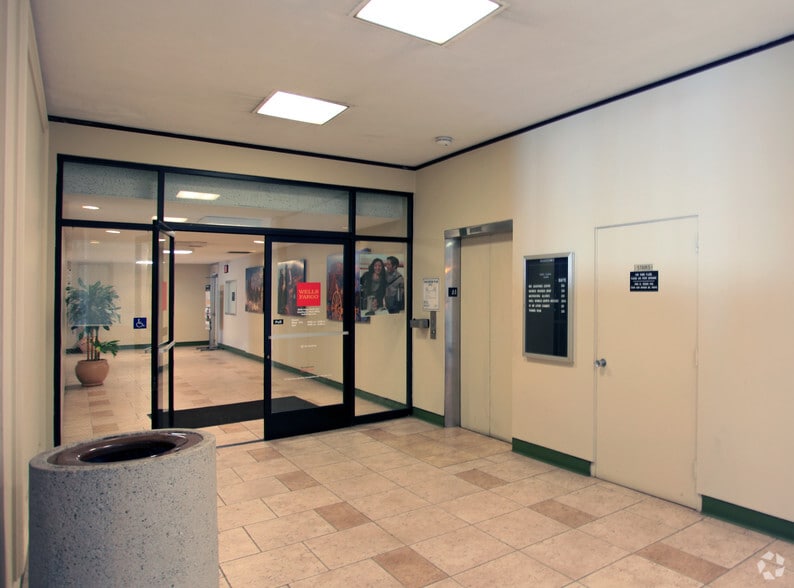 13543-13545 Hawthorne Blvd, Hawthorne, CA à louer - Hall d’entrée - Image 2 de 8