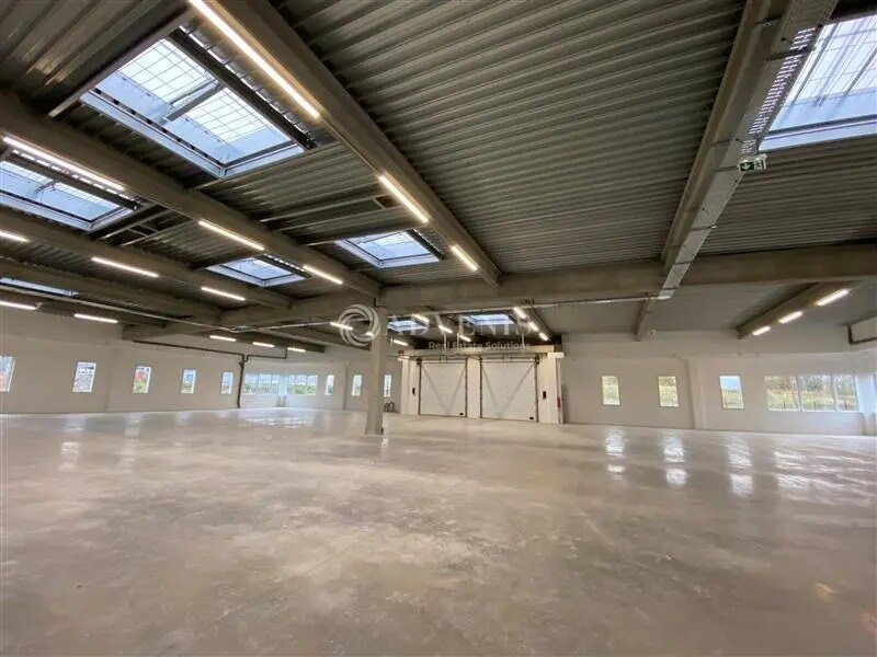 Flex in Élancourt for lease Interior Photo- Image 1 of 5